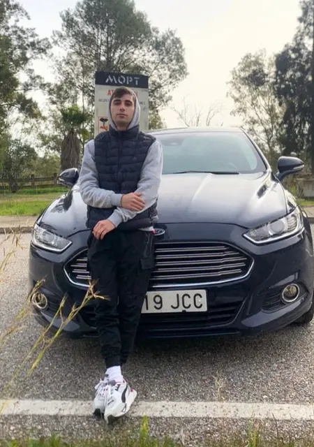 Javiii из Севильи, мне 25, познакомлюсь для приятного времяпровождения