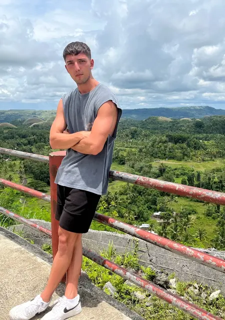 Soy Ruben, 23 años, conociéndome para relación a largo plazo en Tarragona