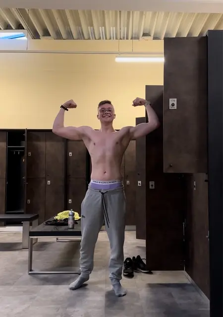 Я Julian, 23, знакомлюсь для открытые отношения в Амстердаме