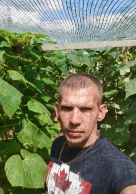 Я Виталий, 37, из Ровно, ищу знакомства без обязательств