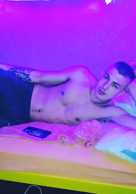 Влад з Дніпра, мені 24 років, познайомлюсь на одну ніч