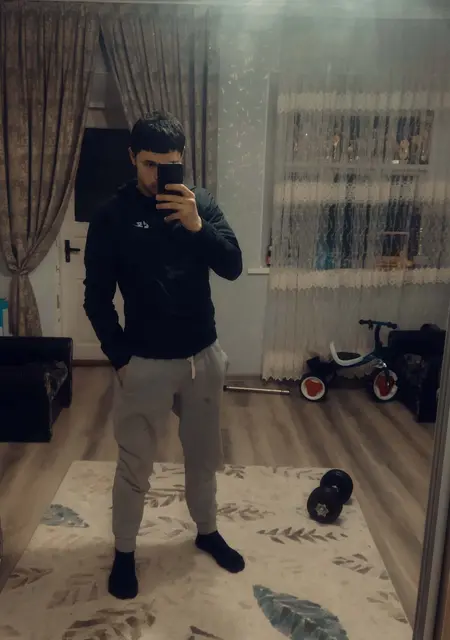 Я Андрей, 22, из Кишинёва, ищу знакомства на одну ночь