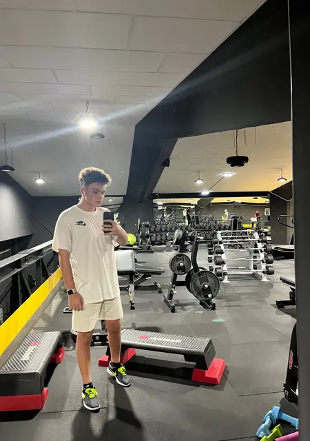 Andrew из Тимишоары, мне 21, познакомлюсь для постоянных отношений