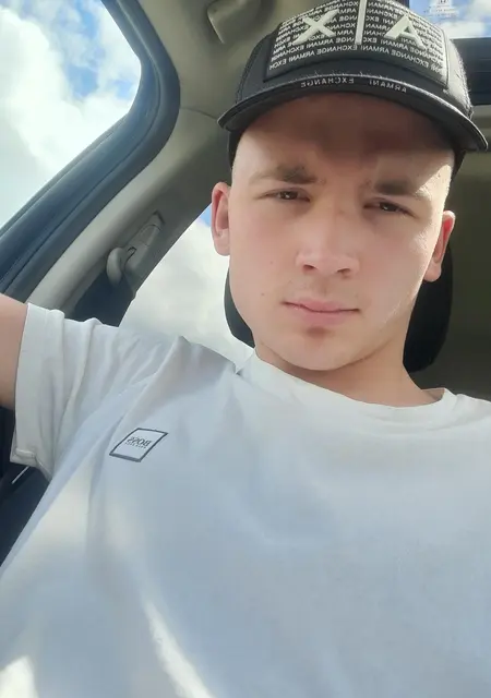 Максим из Витебска, мне 27, познакомлюсь для приятного времяпровождения