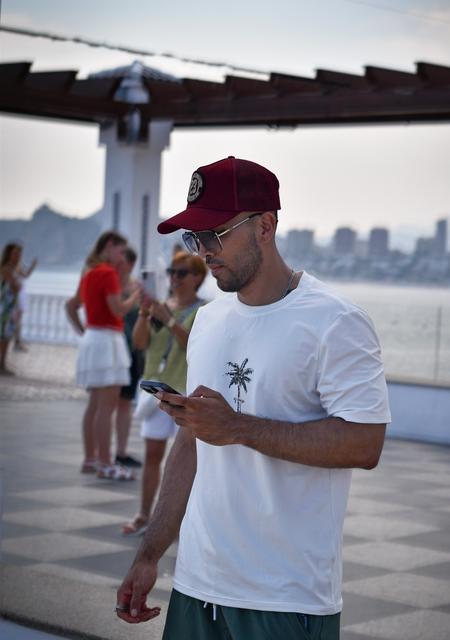 Juan de Mostoles, tengo 29 años, listo para conocer para conversación virtual