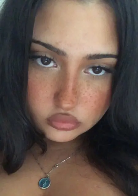 Я Malania, 20, знакомлюсь для общения в Худиксвалль