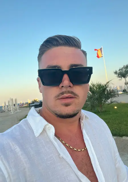 Я Alin, 24, знакомлюсь на одну ночь в Инеу