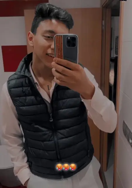 Soy Ivan, 23 años de Zaragoza, busco conocer gente para chatear