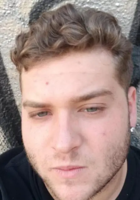Я David, 23, из Торредембарра, ищу знакомства на одну ночь