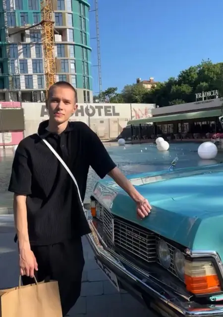 Я Денис, 19, из Одессы, ищу знакомство для открытые отношения