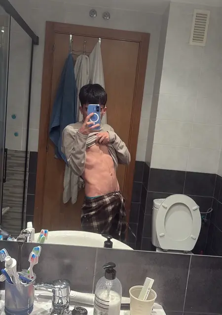 Soy Rubén, 19 años, conociéndome para relación abierta en Madrid