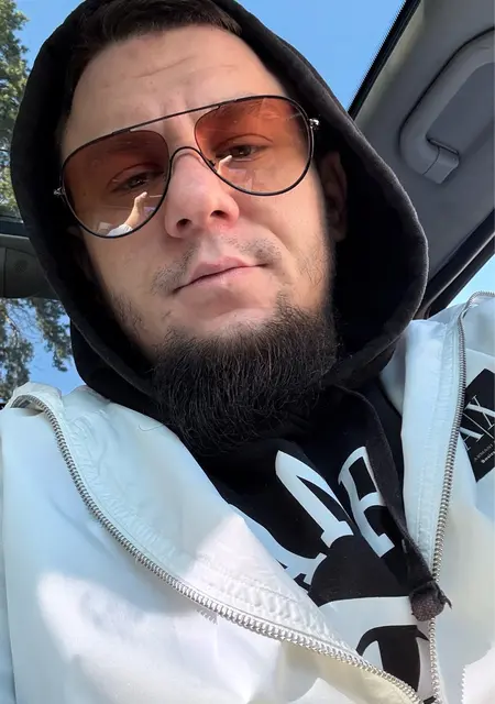 Я Денис, 28, из Праги, ищу знакомства на одну ночь