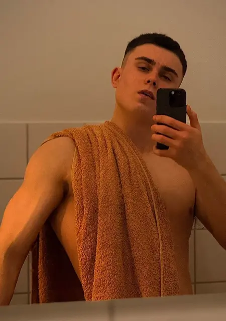 Davyd из Паттайи, мне 18, познакомлюсь без обязательств