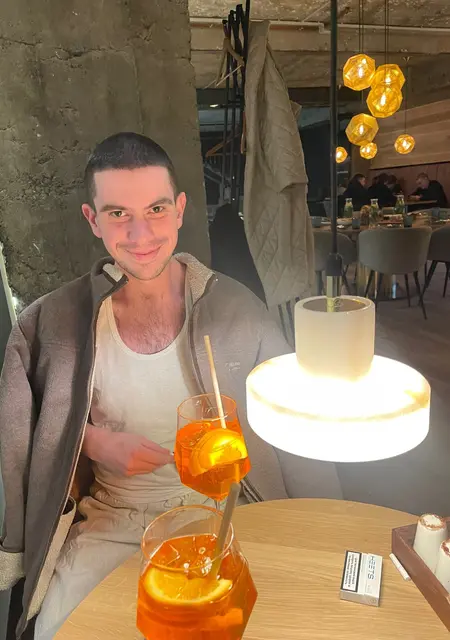 Я Олесь, 24 років з Івано-Франківська, шукаю знайомство для вірт