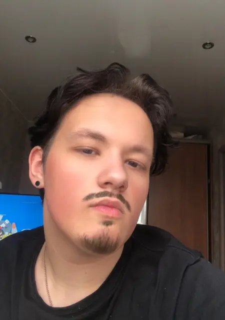 Я Илья, 19, из Берлина, ищу знакомство для постоянных отношений