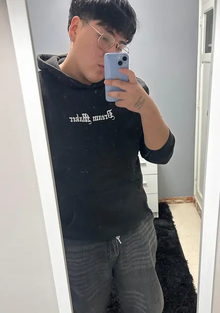 Soy Samuel, 21 años, conociéndome para lío de una noche en Totana