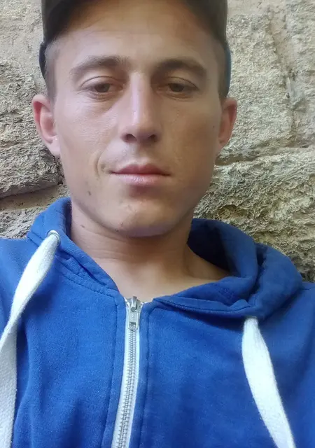 Я Коля, 25, из Николаева, ищу знакомства на одну ночь