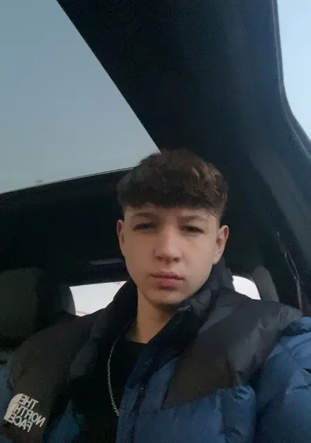 Eliah из Штутгарта, мне 21, познакомлюсь для приятного времяпровождения