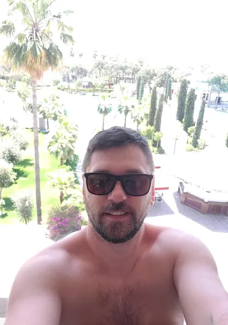 Я Андрій, 43 років, знайомлюсь для постійних стосунків у Рівному