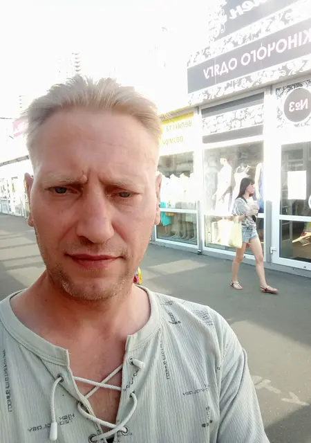 Василий из Амстердама, ищу на сайте знакомства без обязательств