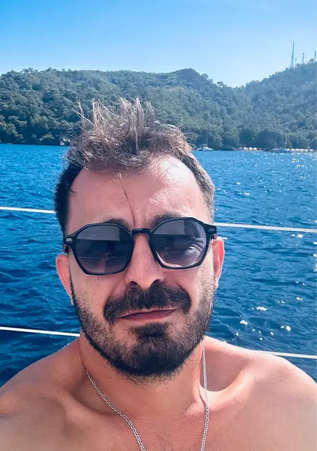 Я Egemen, 25, из Измира, ищу знакомства без обязательств