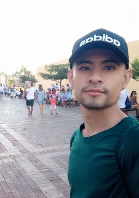 Soy Daniel Grisales, 30 años, conociéndome en Madrid