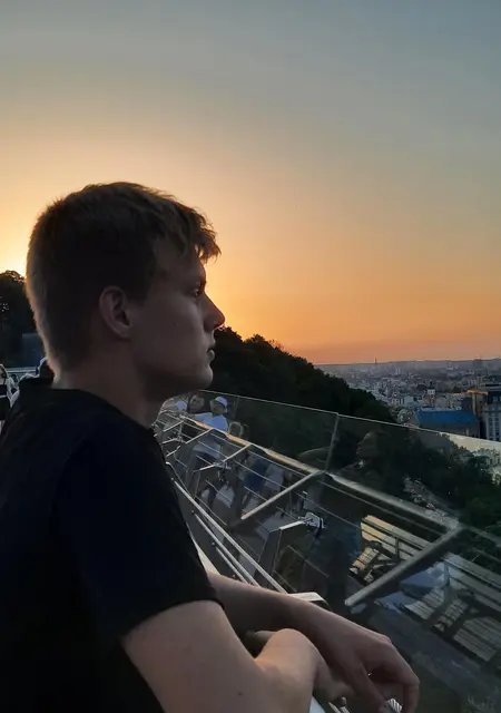 Я Алексей, 21 років з Кривого Рогу, шукаю знайомства без зобов'язань