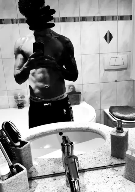 Я Andrea, 23, из Локарно, ищу знакомства без обязательств