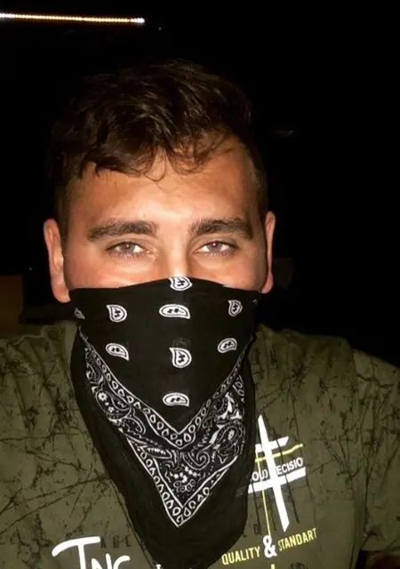 Артём из Бердянска, ищу на сайте знакомства на одну ночь