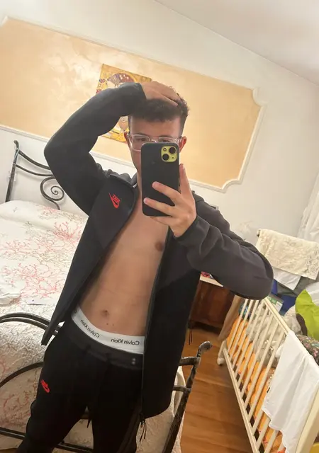 Я Vvnnnttr, 19, из Рима, ищу знакомства на одну ночь