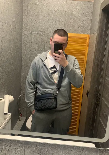 Я Виталий, 18, из Мелитополя, ищу знакомство для дружбы