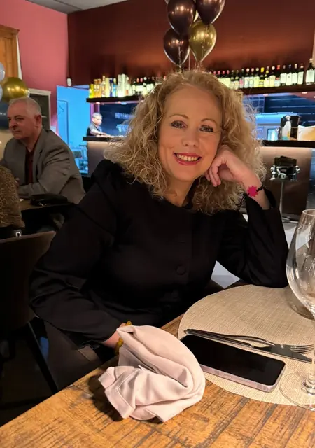 Soy Sandra, 45 años de Valencia, busco conocer gente para lío de una noche