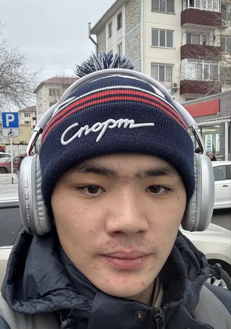 Я Esenbek, 18, из Атырау, ищу знакомства на одну ночь