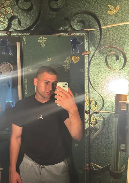 Я Дима, 21 років з Луганська, шукаю знайомство для приємного проведення часу