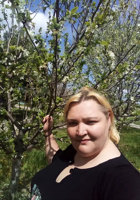 Оля з Одеси, мені 42 років, познайомлюсь для постійних стосунків