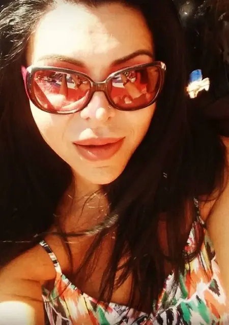 Я Efsun, 34, из Стамбула, ищу знакомство