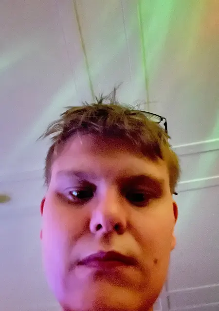 Lovery из Эребра, мне 21, познакомлюсь для открытые отношения