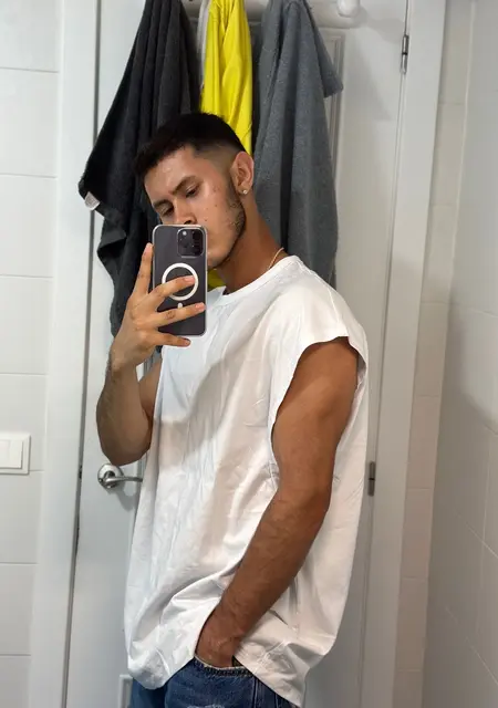Я Esteban, 25, из Валенсии, ищу знакомства без обязательств