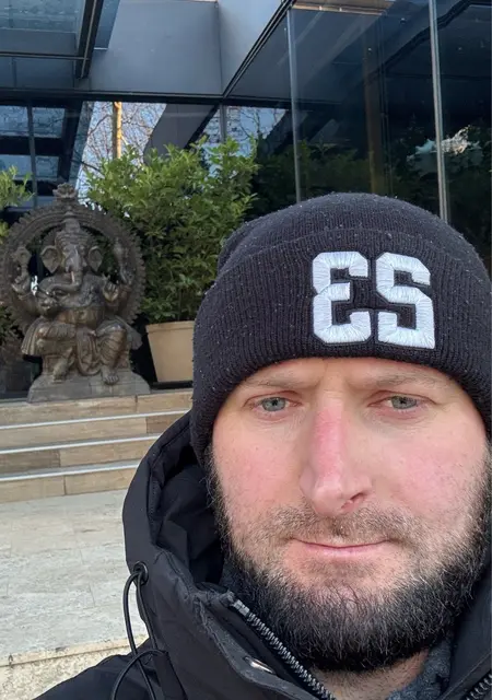 Я Андрей, 40, из Киева, ищу знакомство для постоянных отношений