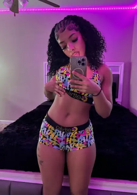 Я Daisy, 31, из Бухареста, ищу знакомства на одну ночь