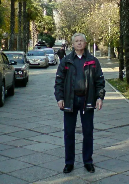 Я Саша, 66 років з Києва, шукаю знайомство для спілкування