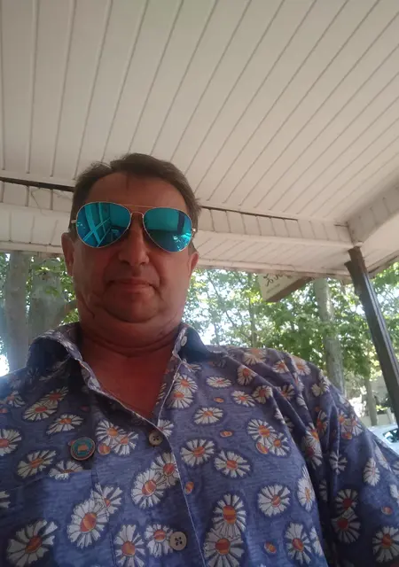 Юрий з Миколаєва, мені 45 років, познайомлюсь для приємного проведення часу