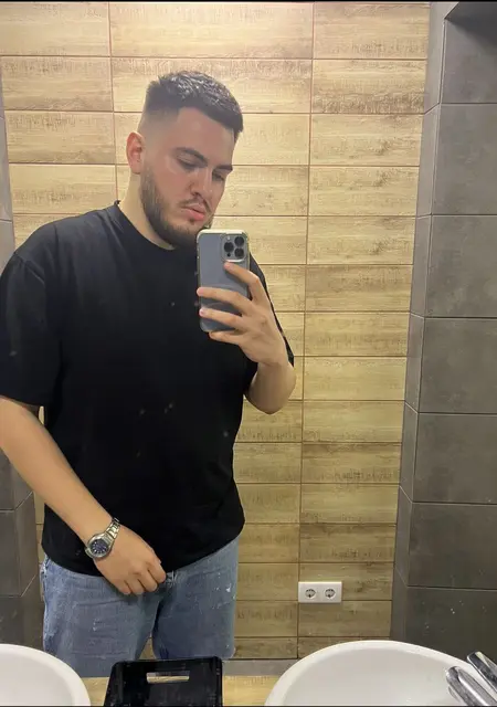 Я Максим, 27 років з Києва, шукаю знайомство для відкриті стосунки