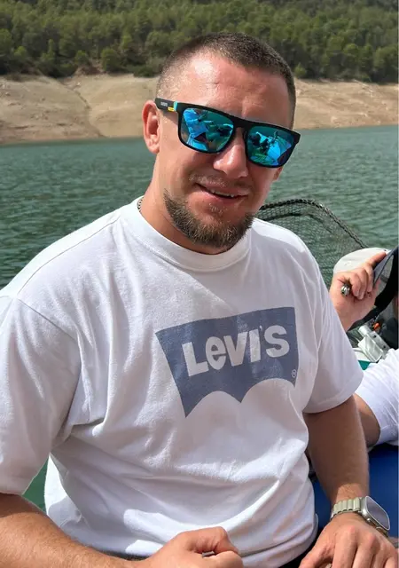 Soy Costa, 34 años de Palma de Mallorca, busco conocer gente para relación sin ataduras