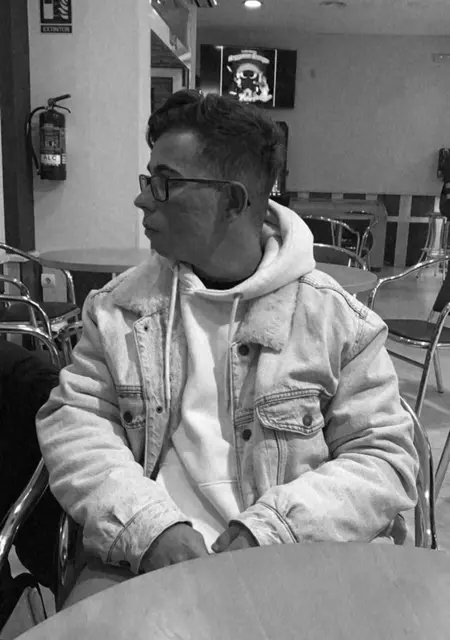 Soy Juan, 21 años, conociéndome para relación sin ataduras en Vélez-Málaga