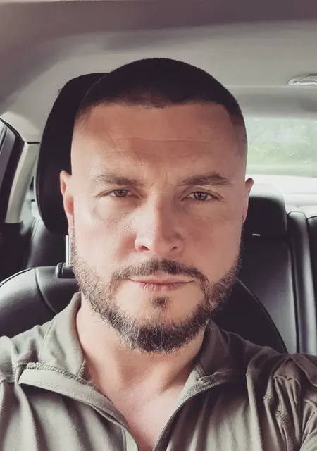 Артур з Дніпра, мені 44 років, познайомлюсь для приємного проведення часу