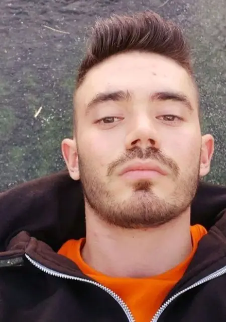 Lee из Афин, ищу на сайте знакомства без обязательств