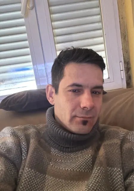 Soy Rodrigo, 41 años de León, busco conocer gente para chatear