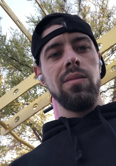 Ваня з Києва, мені 31 років, познайомлюсь на одну ніч