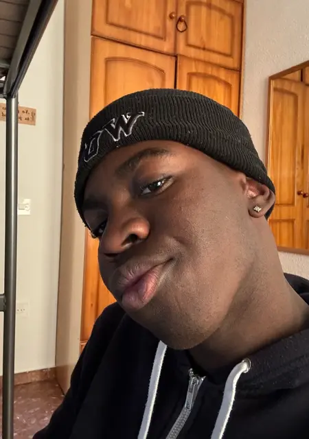 Я Bamii, 20, знакомлюсь для общения в Крайове